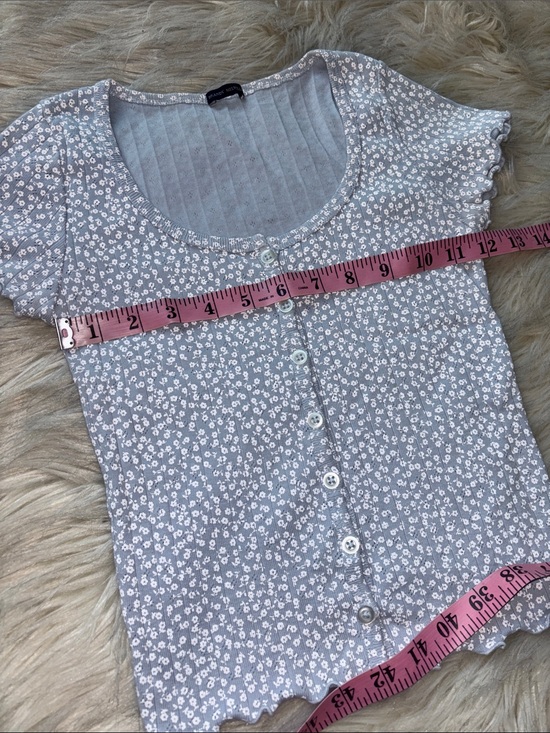 Tops - 5 for $25🎈Brandy Melville floral button down top